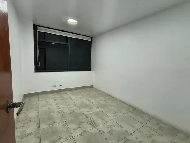 Oficina de 118 m en Venta o Renta, Piso Alto, Sector de La Carolina - Plataforma Gubernamental — imagen 4