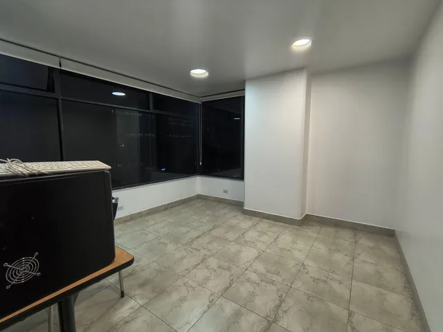 Oficina de 118 m en Venta o Renta, Piso Alto, Sector de La Carolina - Plataforma Gubernamental — imagen 2