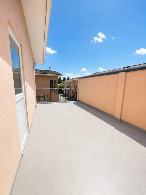 Casa de 240 m² con 3 Dorm. en Venta en Conocoto — imagen 2