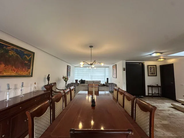 Vendo Cumbaya Hermosa Casa Sector San Patricio 3dorm. 2estac. Piscina, Conj. Cerrado, Seguridad 24/7 — imagen 4