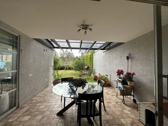 Vendo Cumbaya Hermosa Casa Sector San Patricio 3dorm. 2estac. Piscina, Conj. Cerrado, Seguridad 24/7 — imagen 2