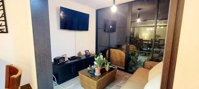 Casa Esquinera en Venta en Mirasierra Valle de Los Chillos 3 Dorm., Amplio Patio 2 Parqueadero — imagen 3