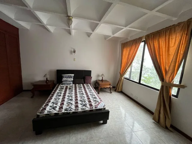 2 Dorm. con Vista a Guápulo - Calle Stubel Cerca a Gonzalez Suárez — imagen 2