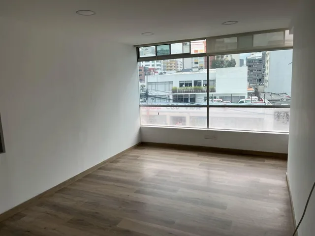 Oficina de Venta con Divisiones 174 Mtrs y 5 Parqueaderos, Sector Coruña — imagen 5