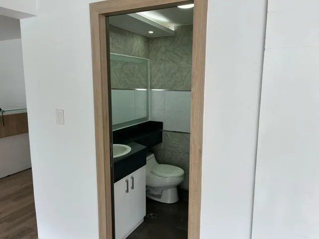 Oficina de Venta con Divisiones 174 Mtrs y 5 Parqueaderos, Sector Coruña — imagen 4