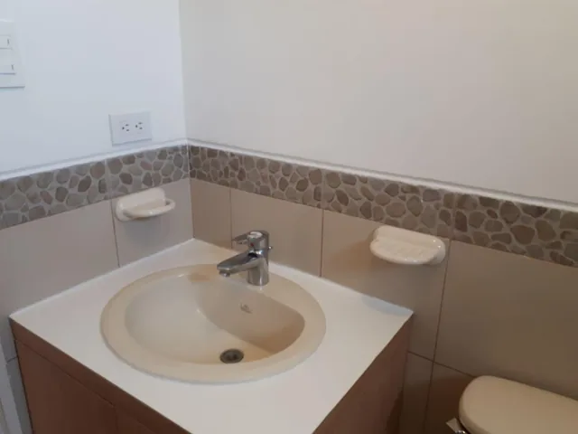 Amplia, Luminosa y con Estilo. Casa Moderna en El Condado — imagen 2