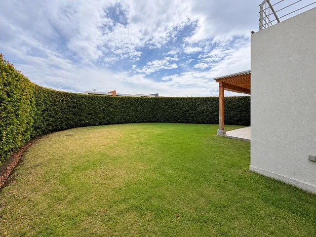 Casa Moderna con Jardín y Suite Independiente - Puembo — imagen 2
