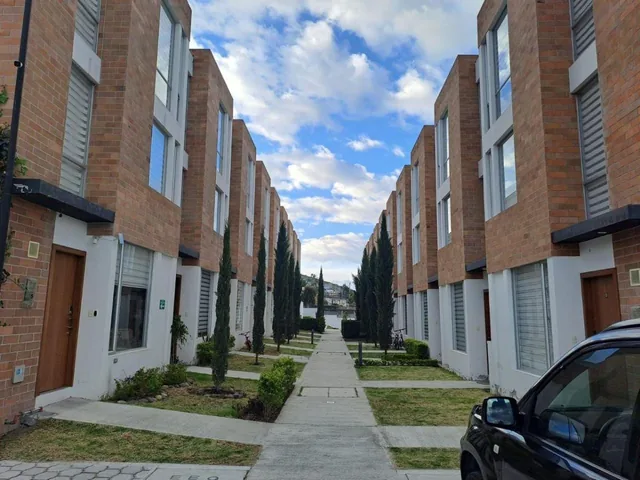 Casa de 112 m² con 3 Dorm. en Venta en Pomasqui — imagen 2