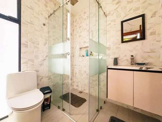 En Venta Casa Moderna con Patio 275 m² - Tumbaco — imagen 4