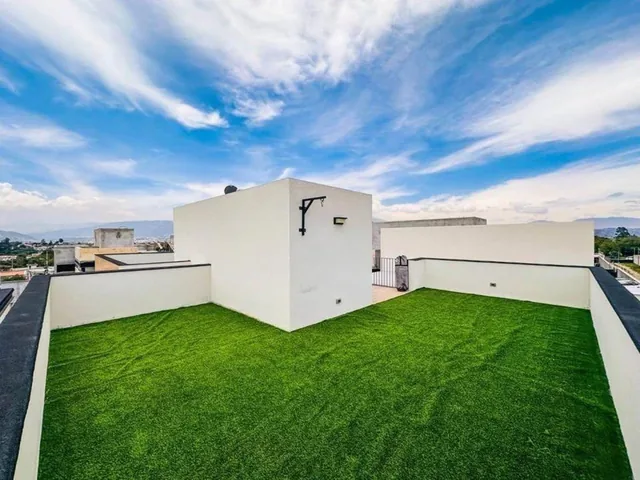 En Venta Casa Moderna con Patio 275 m² - Tumbaco — imagen 2