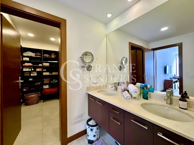 Casa en Venta en San Juan Alto de Cumbayá | Diseño Londoño | Conjunto Privado — imagen 2