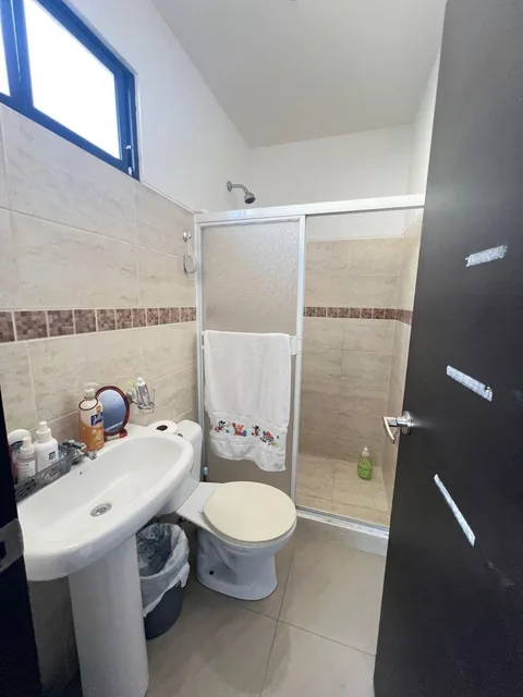 Se Vende Casa con Dos Suites Independientes en Urbanización Napoli, Guayas — imagen 2