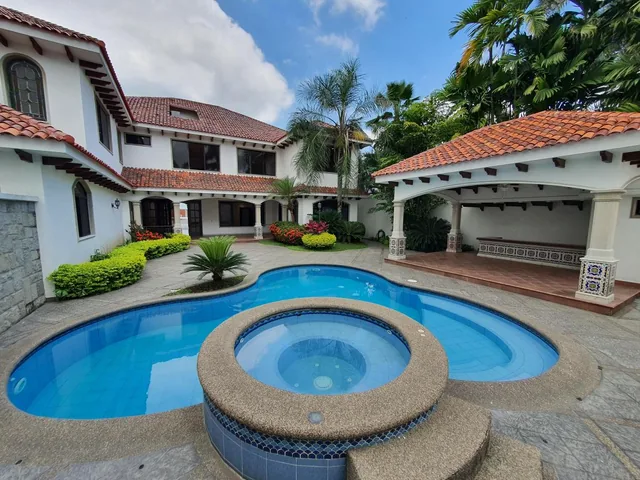 Venta de Casa en Urbanizacion Rio Grande /samborondon Km.1 - I. Alarcon, Guayas — imagen 2