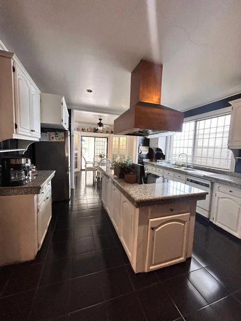 Hermosa Casa en Venta en La Urbanización Puerto Azul, Guayas — imagen 2