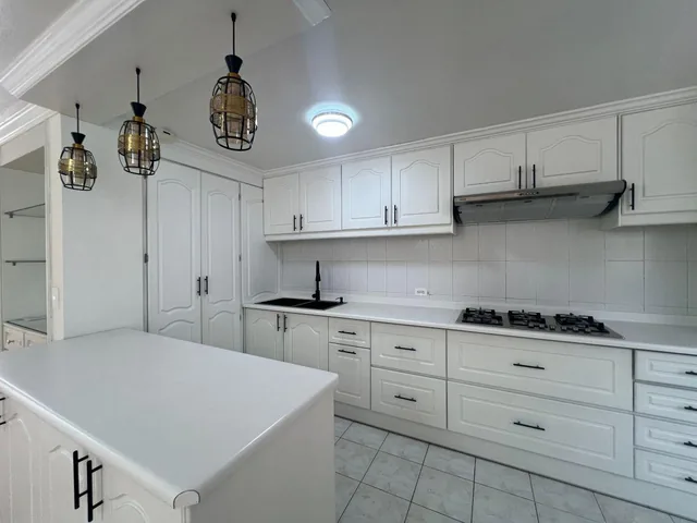 Casa en Venta con 4 Dorm. Jardin y Pérgola en Jardines de Carcelén. Provincia de Pichincha — imagen 4