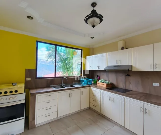 Casa Venta Yunguilla con Amplia Área Verdes, Azuay — imagen 5