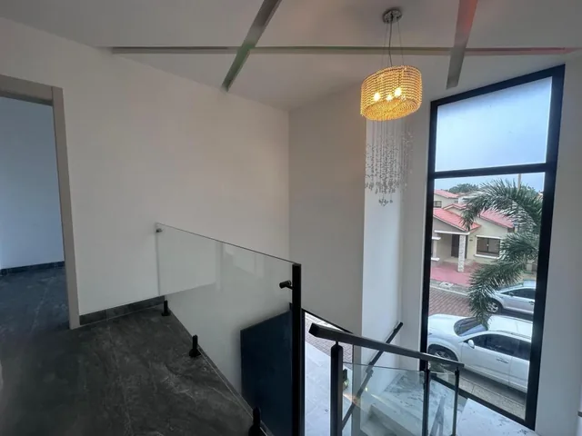 Venta de Casa en Ciudad Celeste con Patio y Jardín Privado Ad, Guayas — imagen 5