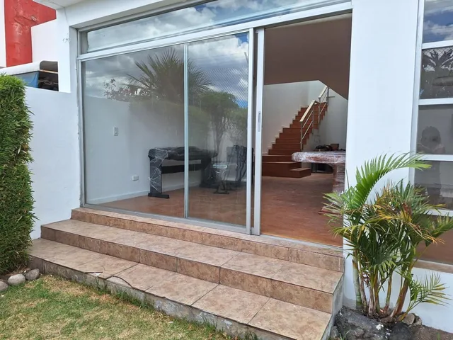 Casa de Venta en Cumbayá Sector San Juan Amplios Espacios — imagen 2