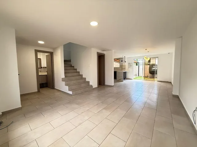 Los Chillos. Excelente Casa en Urbanización, La Joya Perfecta Para La Familia — imagen 2