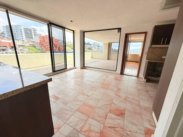 Ponceano - Penthouse Para Flipping Inmobiliario. Remodelar y Revaloriza. Más de 740 m² Total. Provincia de Pichincha — imagen 4