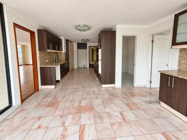 Ponceano - Penthouse Para Flipping Inmobiliario. Remodelar y Revaloriza. Más de 740 m² Total. Provincia de Pichincha — imagen 3