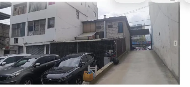 Vendo Excelente Propiedad (Terreno) en La Av 10 de Agosto y Mariana de Jesús — imagen 4