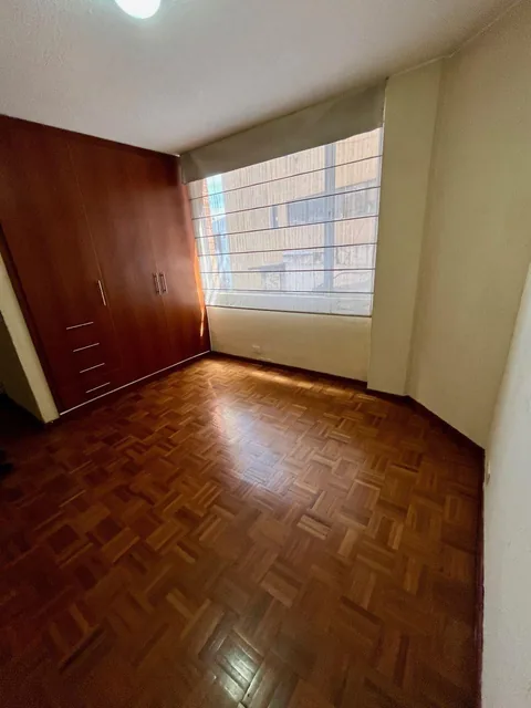 3 Dorm. 2 Parqueos - Calle Jimenez de La Espada Sector González Suárez — imagen 3
