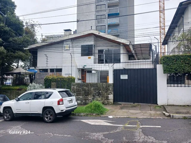 Vendo Casa - Terreno Esquinero Sector Coruña y Orellana — imagen 5