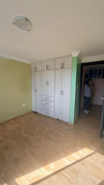 Depa 3 Dorm. a Pocos m de La Av Monseñor L. y Lizarzaburo, Chimborazo — imagen 2