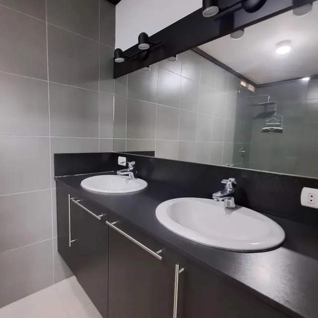 Departamento en Venta en Los Ceibos 200 m², Guayas — imagen 2
