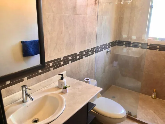 Hermosa Casa de Venta en Conjunto Privado Cumbaya — imagen 2