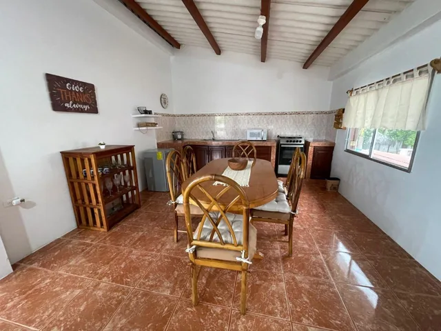 Hermosa Casa de 1080 m² con 4 Habitaciones en Venta Frente Al Mar, Manabí — imagen 2