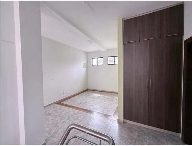 Venta de Casa en La Urb El Condado de Vicolinci - Via Aurora, Guayas — imagen 5