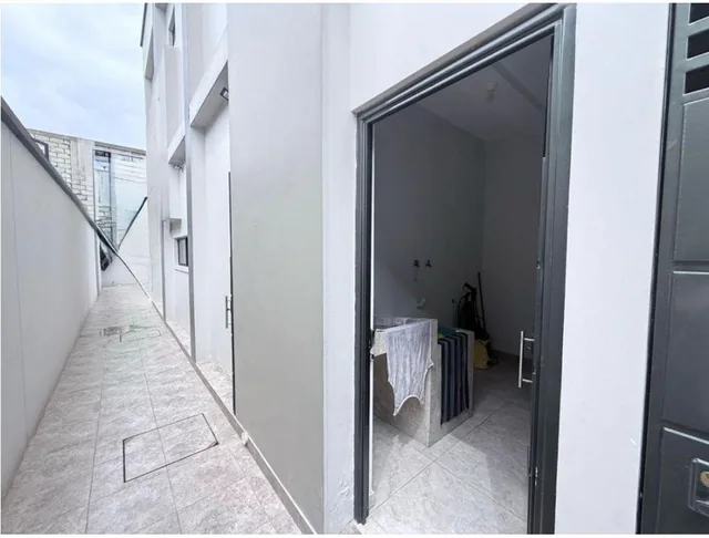 Venta de Casa en La Urb El Condado de Vicolinci - Via Aurora, Guayas — imagen 2