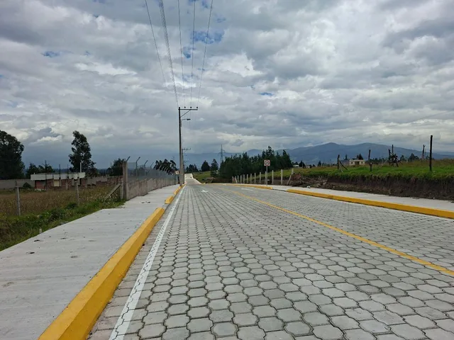 Terreno 1000 m² Pifo El Inga Alto Servicios y Clima de Quinta - $40000 — imagen 3