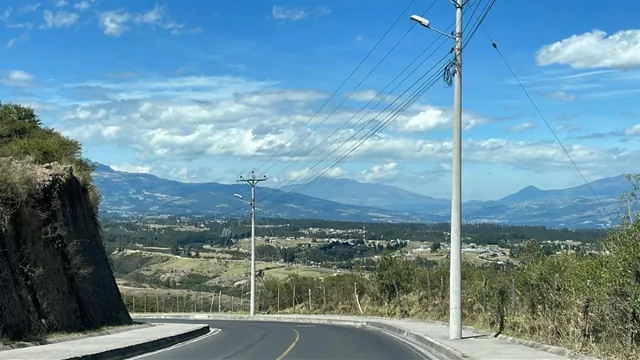 Terreno 1000 m² Pifo El Inga Alto Servicios y Clima de Quinta - $40000 — imagen 2