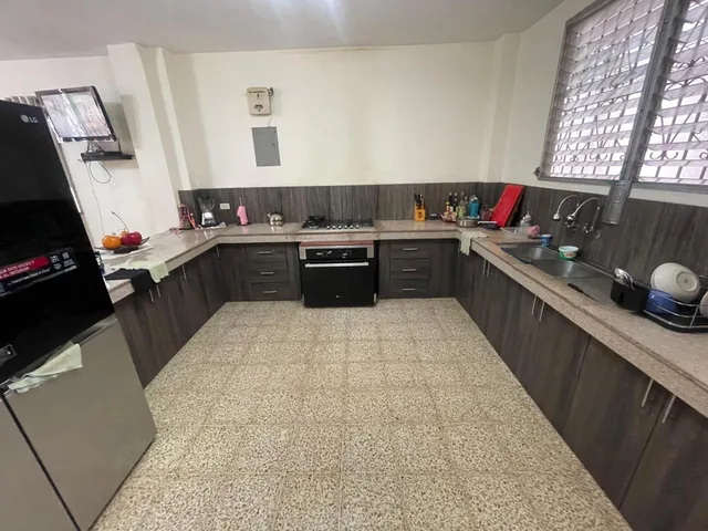 Vendo Amplia Casa de 2 Plantas. 5 Dorm. Alborada 6ta. Etapa. en 2 Solares, Junto a un Parque, Guayas — imagen 4