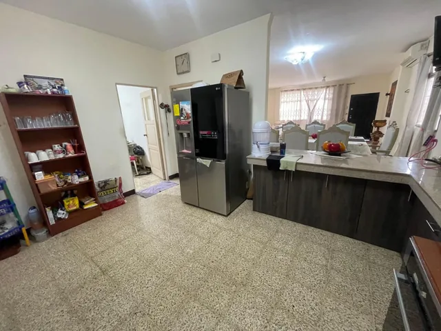Vendo Amplia Casa de 2 Plantas. 5 Dorm. Alborada 6ta. Etapa. en 2 Solares, Junto a un Parque, Guayas — imagen 3