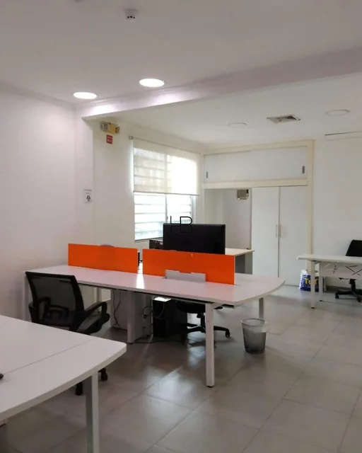 Se Vende Propiedad Comercial de 2 Plantas Remodelada en Urdesa Central, Guayas — imagen 2