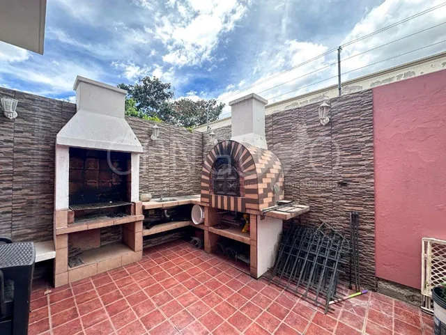 Casa con 4 Dorm. de Venta en La Armenia — imagen 3
