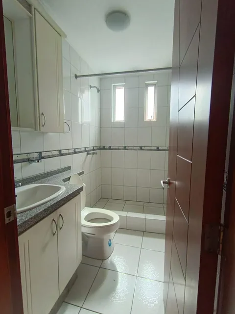 De Venta Departamento de Tres Dorm. en La Urbanizacion El Condado — imagen 3