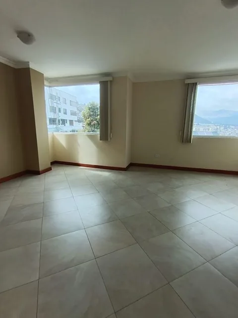 De Venta Departamento de Tres Dorm. en La Urbanizacion El Condado — imagen 2
