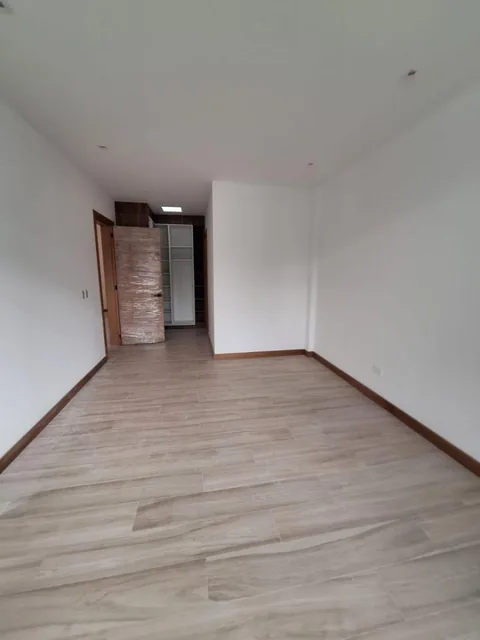 Casas de Lujo en Venta en Urbanización Privada – Valle de Los Chillos — imagen 3