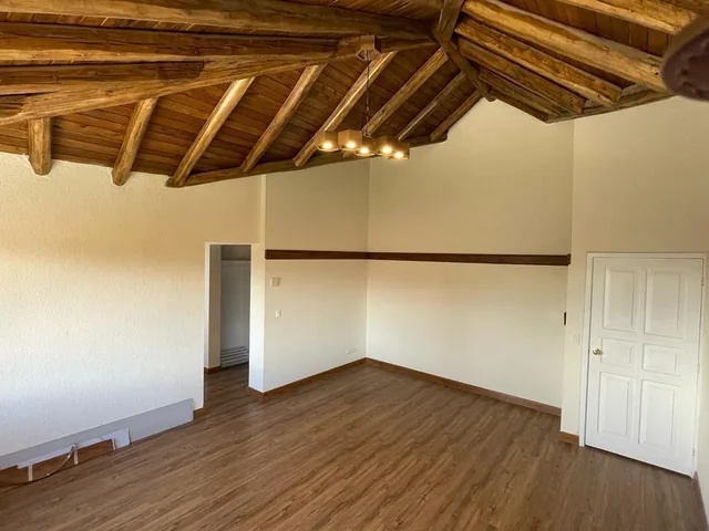 Casa en Venta en La Urb. Campo Alegre, Monteserrín, Quito Norte — imagen 2