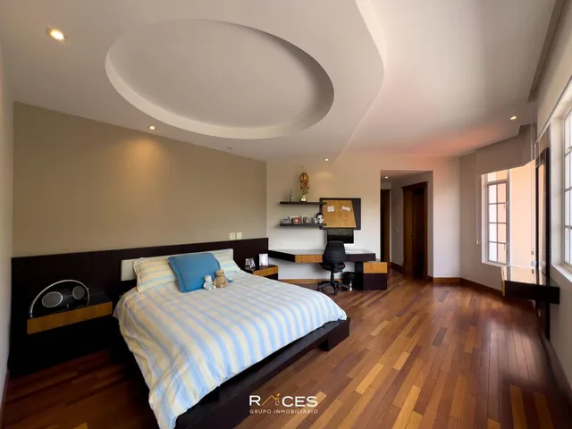 Casa de Lujo con 4 Dorm. en Venta en Cumbayá 1375 m² de Terreno — imagen 2