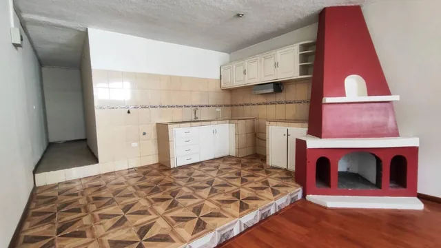 En Venta Casa Rentera Sector Martha Bucaram de Roldos 3 Departamentos — imagen 4