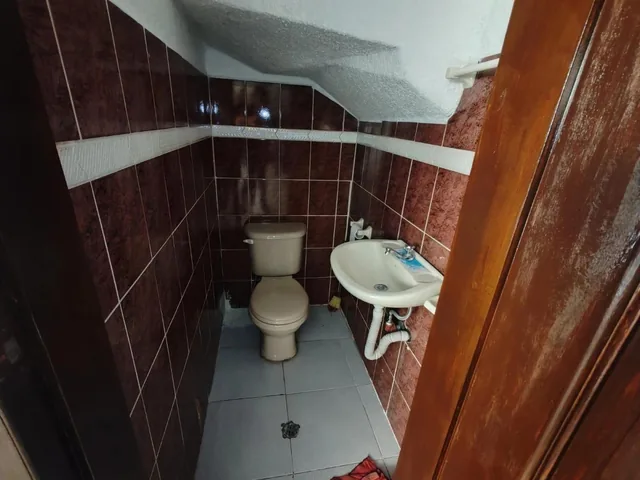 En Venta Casa de 3 Pisos con Local Comercial en Carapungo — imagen 2