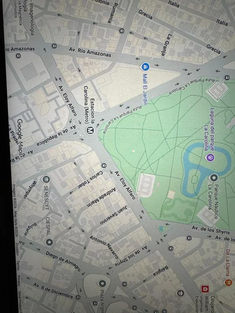 Vendo Casa - Terreno en Plena Av República y Eloy Alfaro — imagen 4