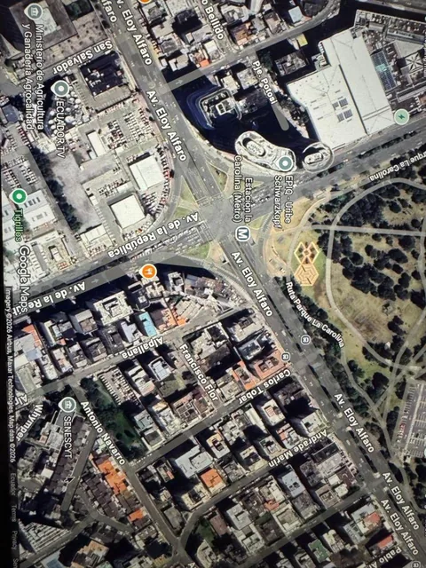 Vendo Casa - Terreno en Plena Av República y Eloy Alfaro — imagen 2