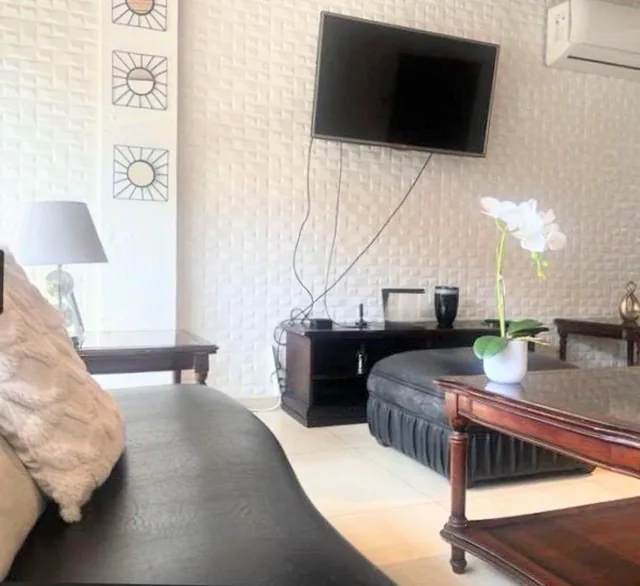 Vendo Departamento Urdesa Central Barrio Vigilado, Primer Piso alto, No Ascensor. Remodelado!, Guayas — imagen 2